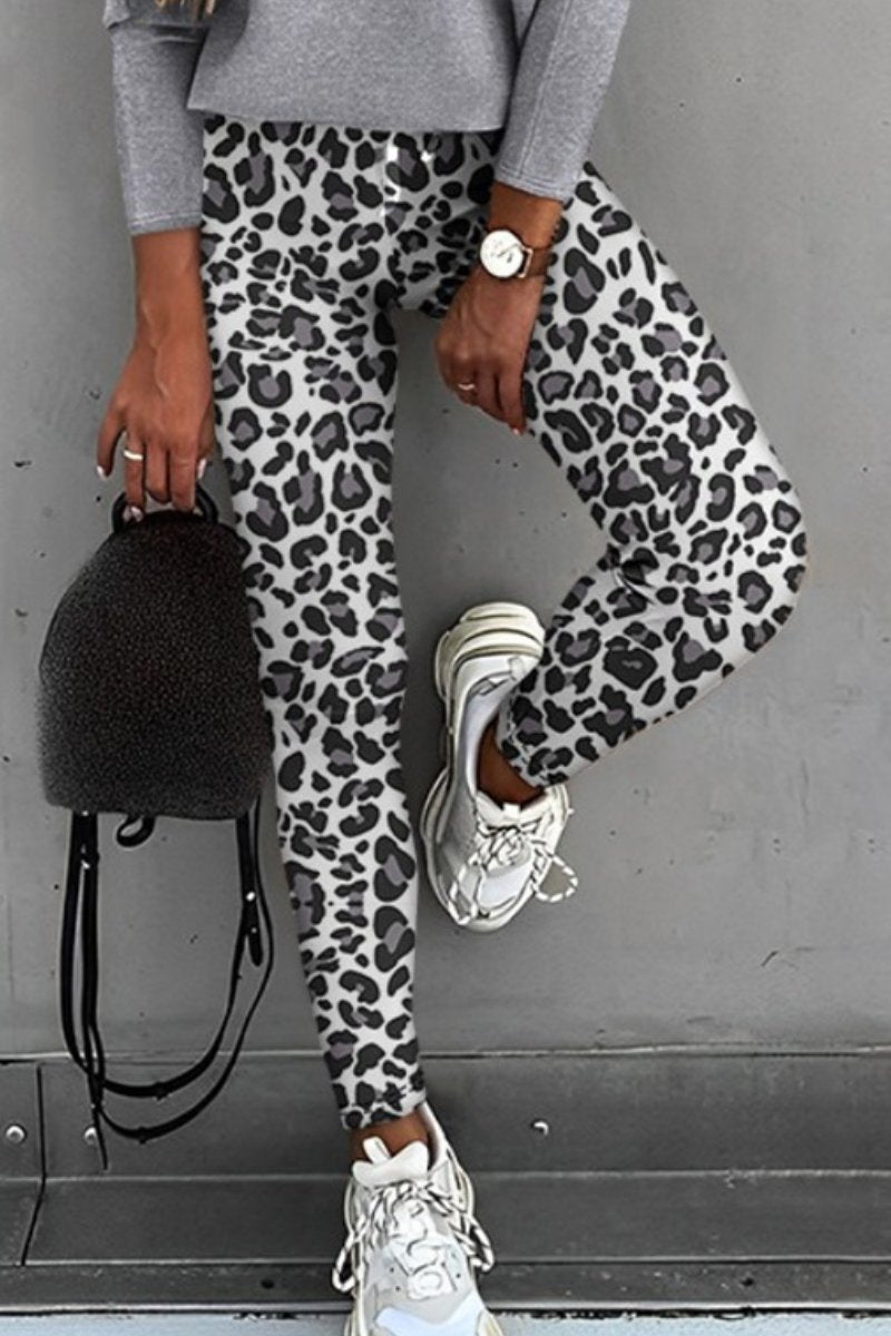 Casual Long-Sleeve Top and Leopard-Print Pants Set – Ondine – view 3