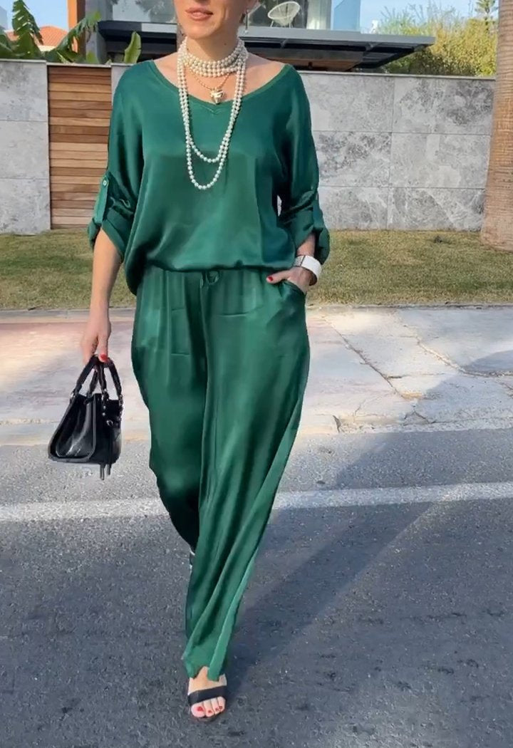 Two-Piece Satin Crewneck Set with Elbow Sleeves – Leonora – Green