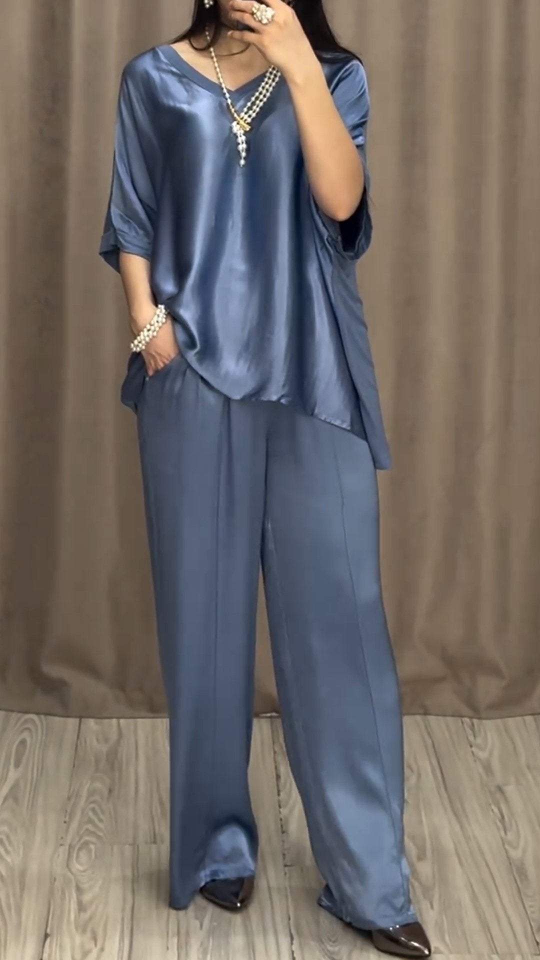 Women's Satin Short-Sleeve V-Neck Set – Elvira – view 2