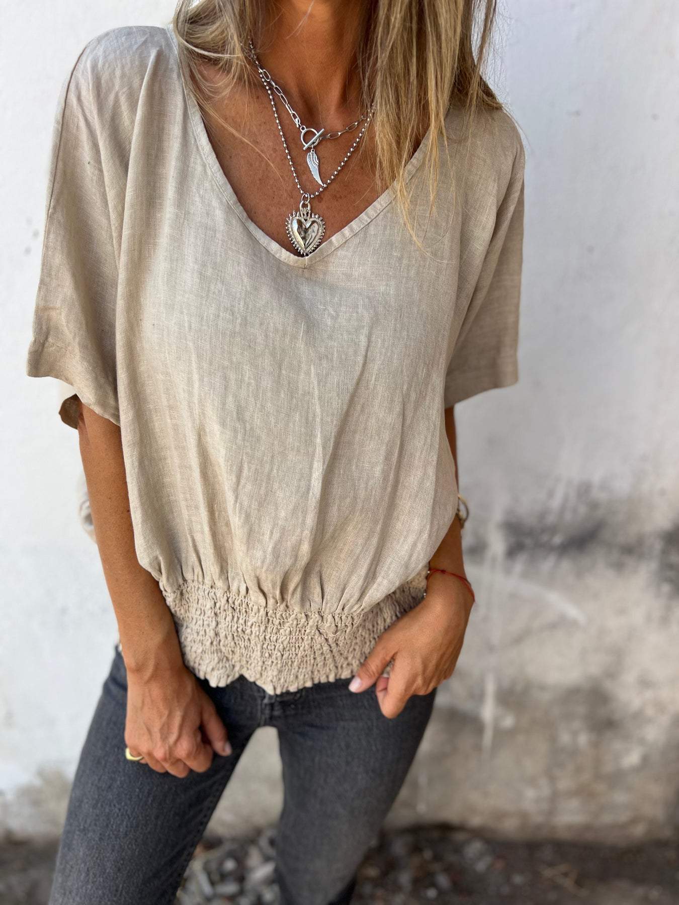 Comfort Fitted V-Neck Tee – Brielle – Apricot