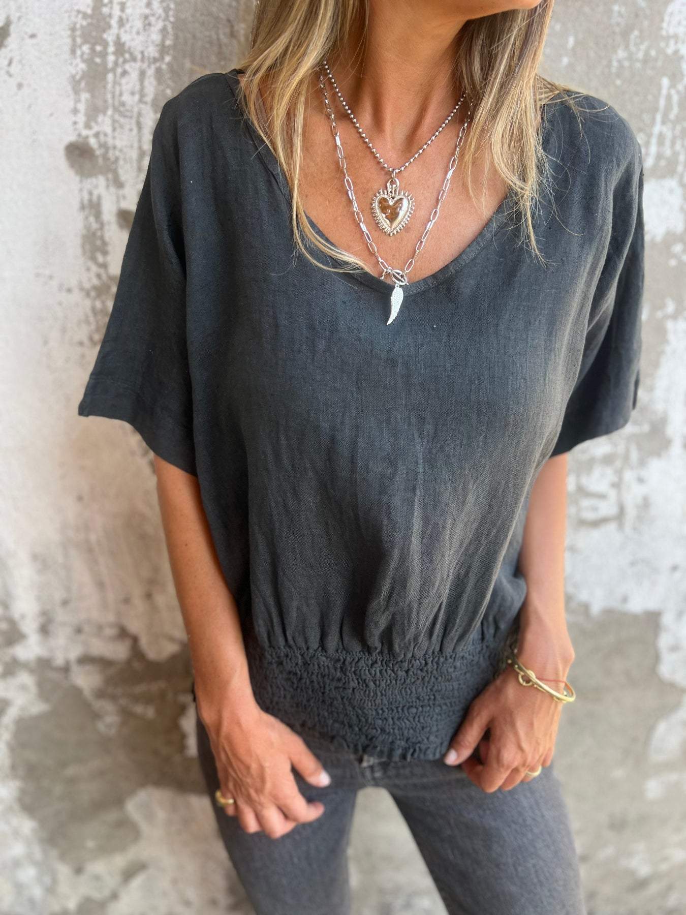 Comfort Fitted V-Neck Tee – Brielle – view 5