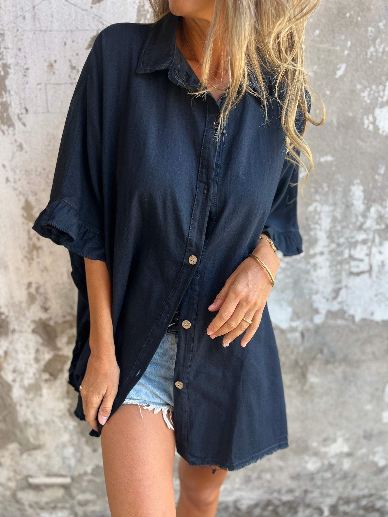 Cotton-Linen Shirt with Scalloped Hem – Amalia – Black