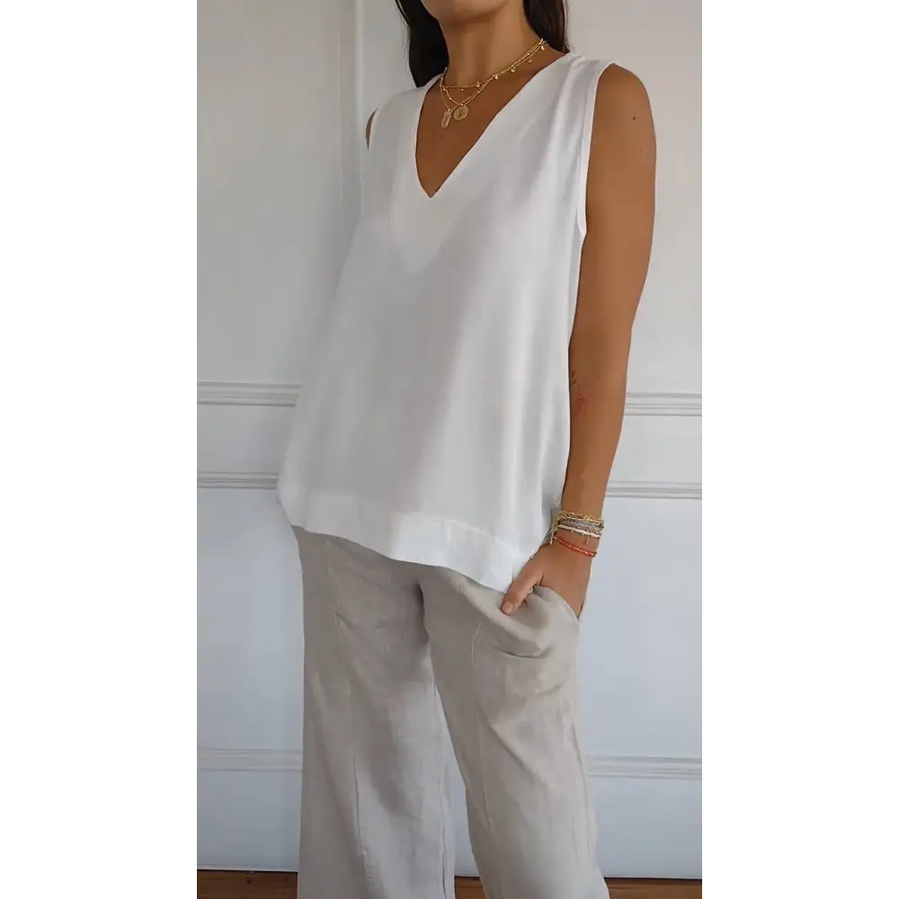 Relaxed Comfort V-Neck Tank – Effie – view 2